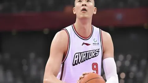 新加坡WTT大满贯决赛：王曼昱错失卫冕，国乒混双挺进巅峰对决